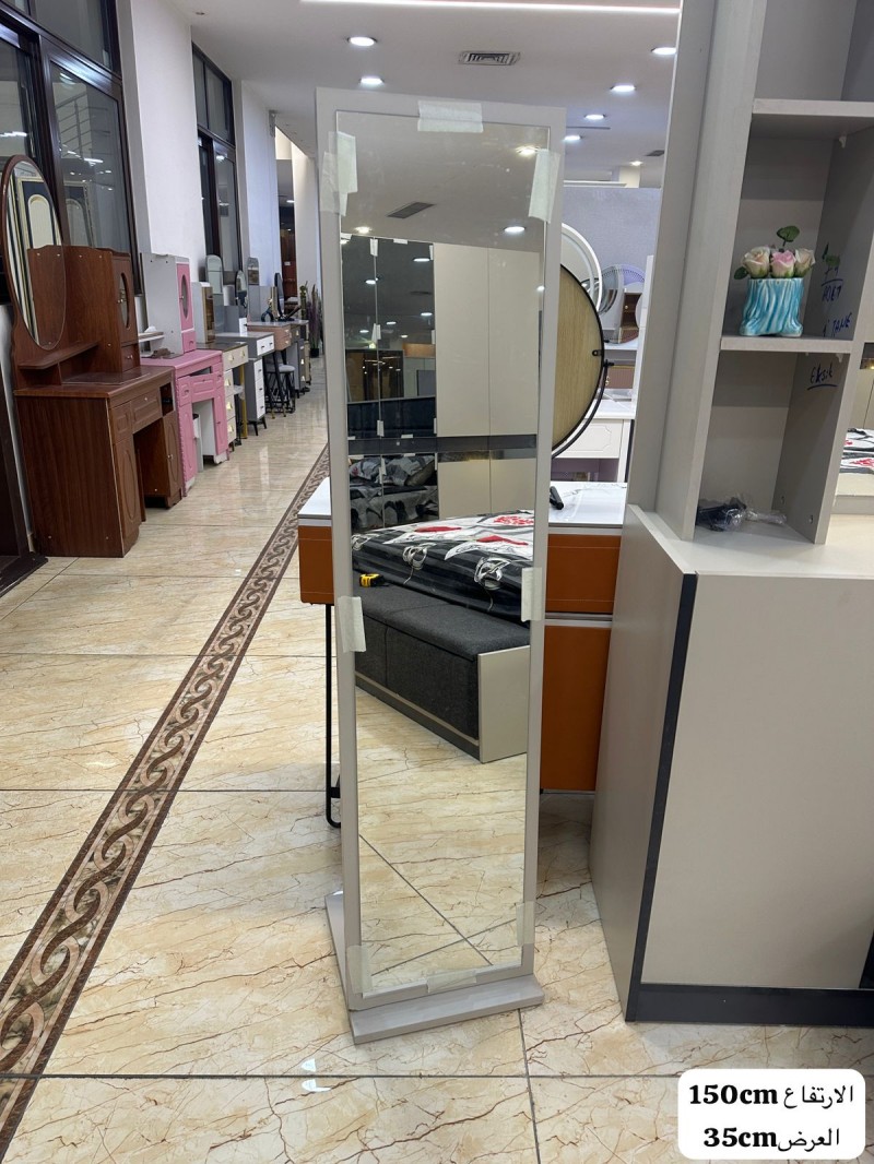 DRESSING MIRROR