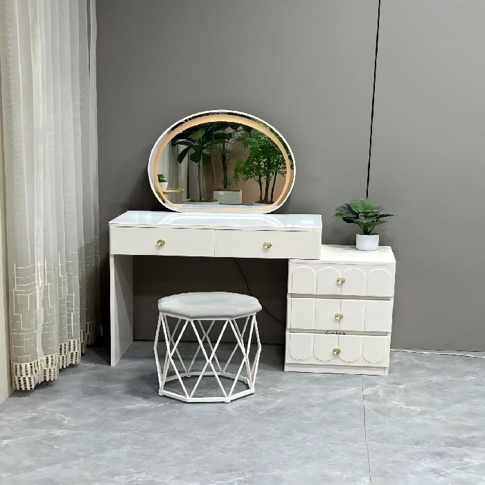 DRESSING TABLE